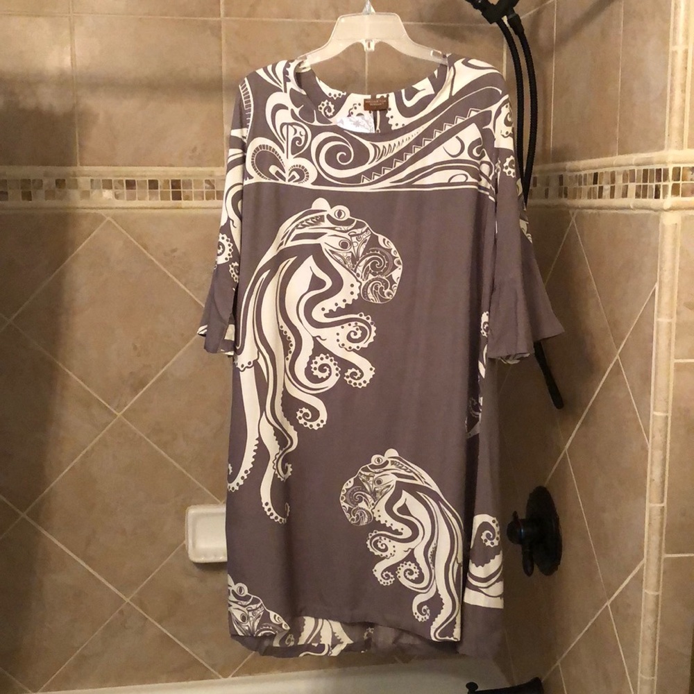 Wahine Toa Dress Large. New!